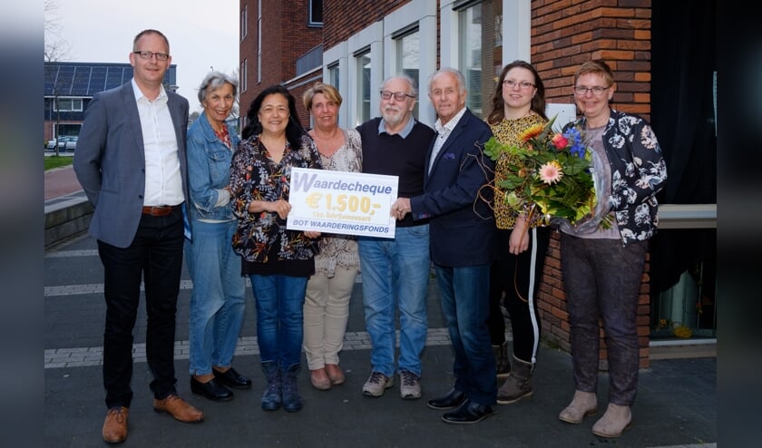 Vlnr. Danny Overtoom, Eugènie Herlaar, Berna Datema, Carin te Boekhorst, Jan te Boekhorst, Frits Weel, Patricia Smagge en Joyce Snijders-Schipper.