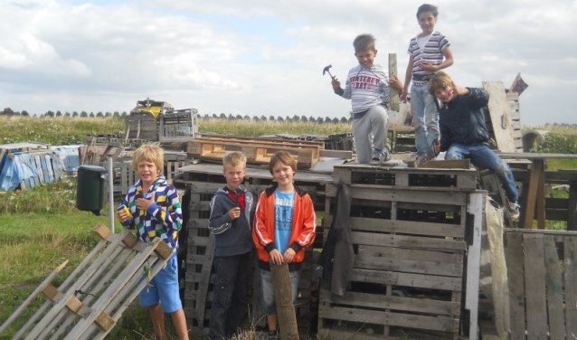 De jeugd kan volgende week weer meedoen aan de huttenbouw driedaagse op Jeugdland in Nieuw-Vennep.