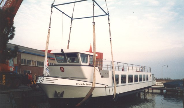 Uit het archief van de Broekerwerf: de bouw van de rondvaartboot Friesche Poort voor Woltheus Cruises.