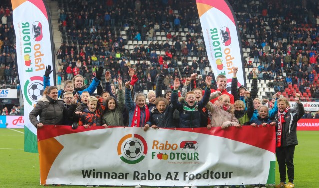 De Barnewielers mochten in de rust het veld op voor een fotomoment!