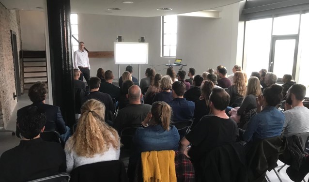 Lezing door Finenzo over financiën.
