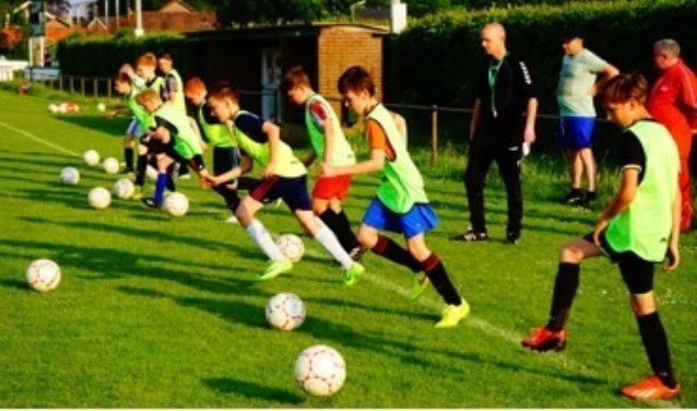 Jeugdvoetbal dagen in Hoogkarspel.
