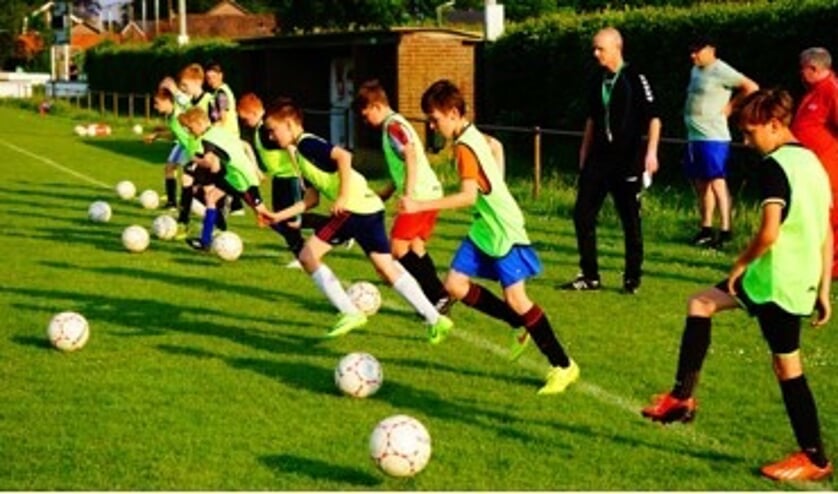 Jeugdvoetbal dagen in Hoogkarspel.