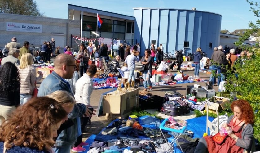 De vrijmarkt is elk jaar een groot succes.