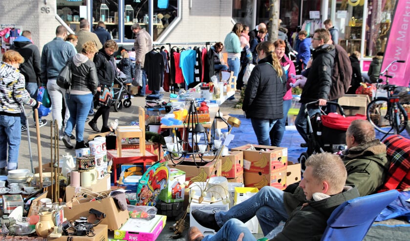 Een vrijmarkt hoort erbij op Koningsdag.