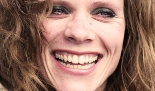 Niki Jacobs zingt Theodorakis' Mauthausen Cyclus in Vredeskerkje.
