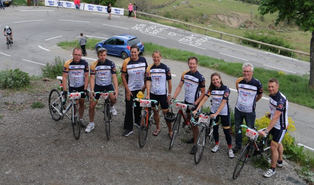 Naast fietsen gaat Team Groot ook feesten voor het goede doel.
