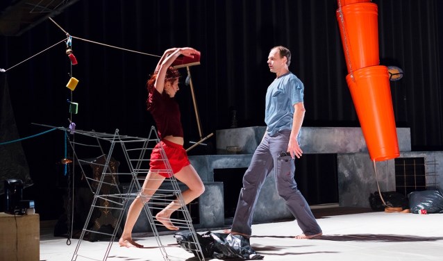 De Dansers spelen ROEST in het Scagon Theater.