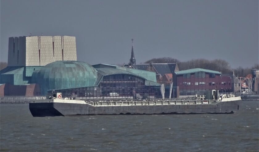 Wie over de Westerdijk rijdt of loopt zal de werkboot ongetwijfeld hebben opgemerkt.