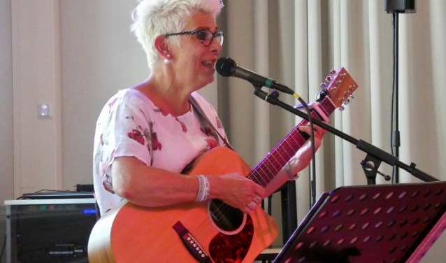 Zangeres Evelien van Leeuwen.