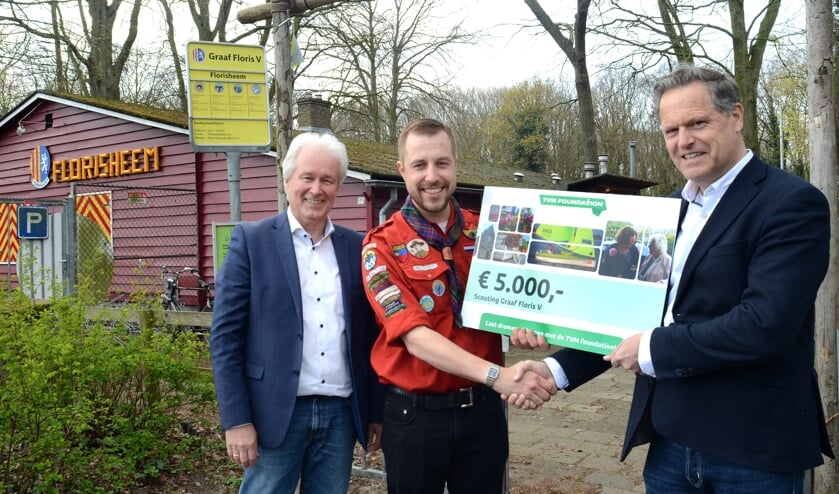 Vlnr: Jan Boudesteijn (TVM foundation), Jan Brakenhoff (Transportbedrijf Brakenhoff), Peter Bleijendaal (Scouting Graaf Floris V).