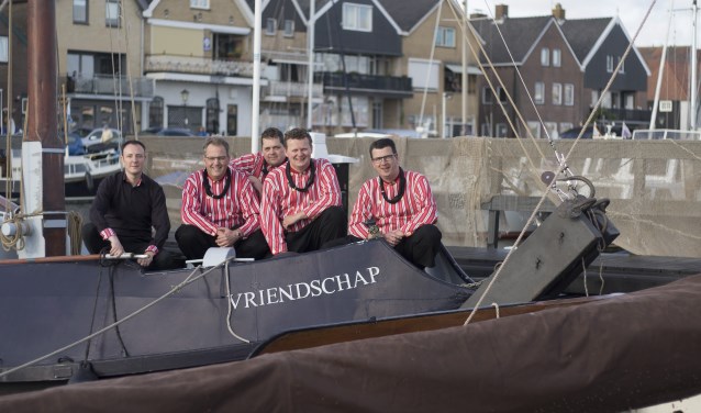 Het Urker Mannenkwartet geeft een concert in Andijk.