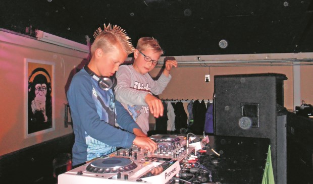 Kom en luister naar de dj's in Everland.