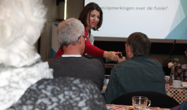 Dagvoorzitter Fanny Bod laat alle aanwezigen aan het woord.