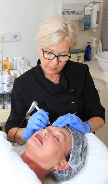 Kim Kossen, eigenaresse van Be-U, is gespecialiseerd in het aanbrengen van Permanente Make-Up.