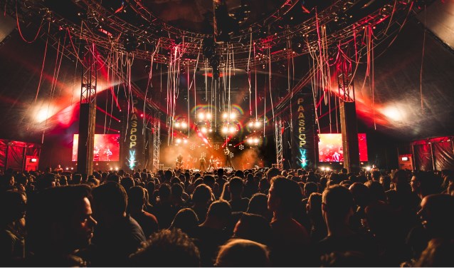 Het wordt met Koningsdag en -nacht één groot feest op het Raadhuisplein.