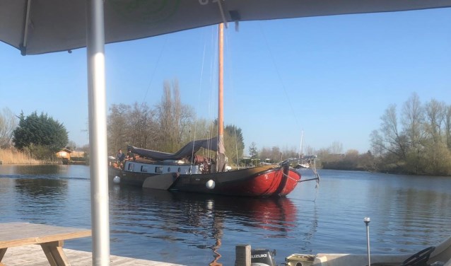 De aanlegsteiger bij Restaurant Geoff's.