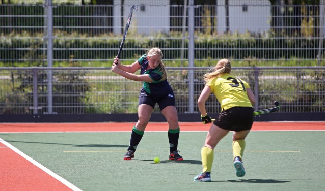 Het eerste damesteam van De Kikkers wint terecht van nummer laatst, de Zandvoortsche Hockeyclub.