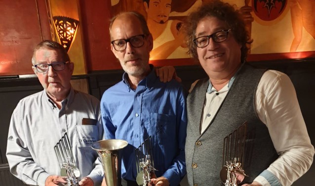 Gert Dekker tweede, winnaar van het driebandenkampioenschap Fred Kok en Peter Commandeur derde.