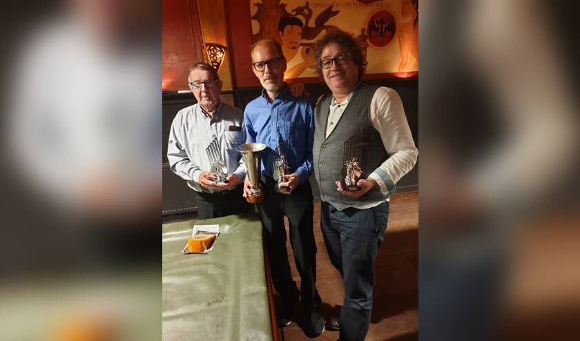 Gert Dekker tweede, winnaar van het driebandenkampioenschap Fred Kok en Peter Commandeur derde.