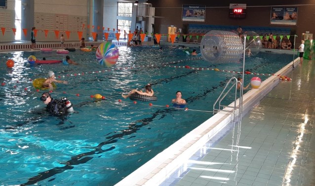 Volgens de gemeenten is het sportfondsenbad Beverwijk verouderd.