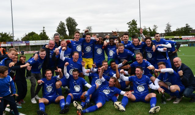 De ontlading is na afloop groot bij de spelers van DEM.