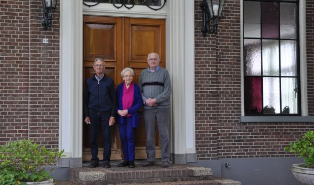 Cees Knol (87), Annie Neefjes-Stuyt (92) en Piet Knol (87) staan alle drie op de dorpsfilm van Nibbixwoud uit 1952.