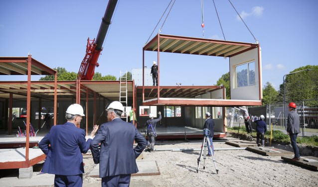 Uitbreiding aan de oostzijde gebouw de Velst van Heliomare met tien lokalen op de begane grond.