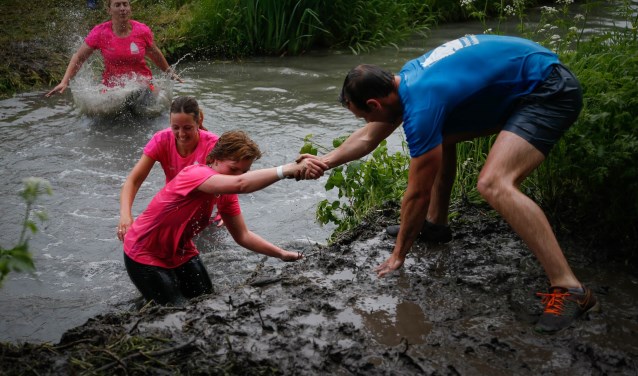 Obstakelruns: hardloopevenementen waarbij het niet alleen gaat om hardlopen, maar ook om het nemen van obstakels.