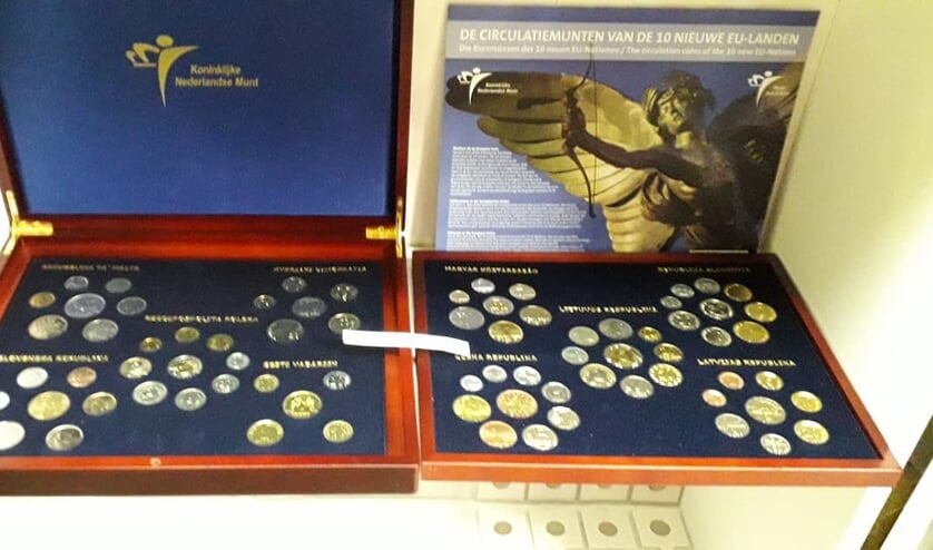 De verzamelmunten te zien in Museum Kennemerland.