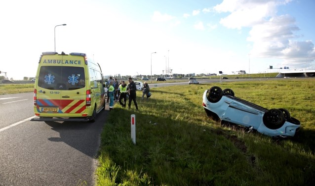 Een automobilist wilde de oprit naar de A4 nemen, maar raakte de macht over het stuur kwijt.