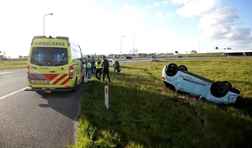 Een automobilist wilde de oprit naar de A4 nemen, maar raakte de macht over het stuur kwijt.