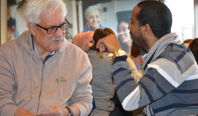 Eens in de maand is er een speeddate in de leeszaal.