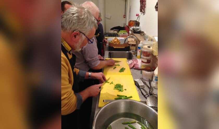 Eenvoudig en toch lekker koken is het doel van de activiteit.