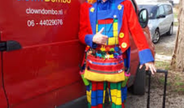 Clown Dombo is present op de Huppeltjesmarkt.