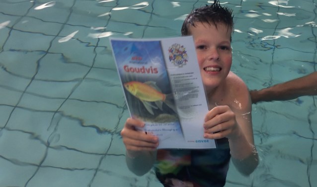 Tjez superblij met zijn diploma!