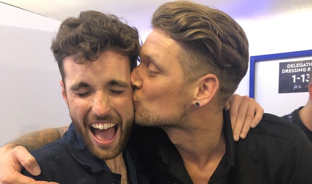 Duncan en Marcel na de overwinning op het Songfestival.