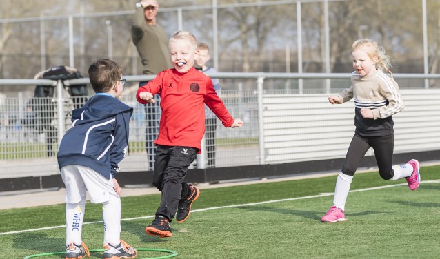 Bij zomerhockey staat het samen plezier maken centraal.