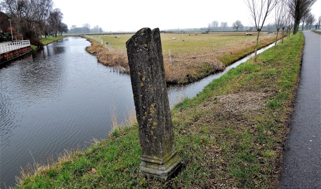 Oude grenspaal aan de Tolweg.