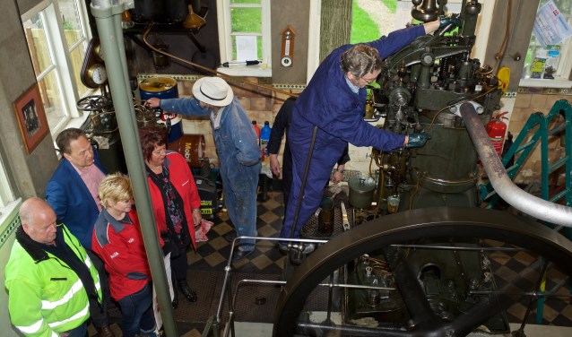 Het monumentale dieselgemaal uit 1913 aan de Cort van der Lindenkade 33.