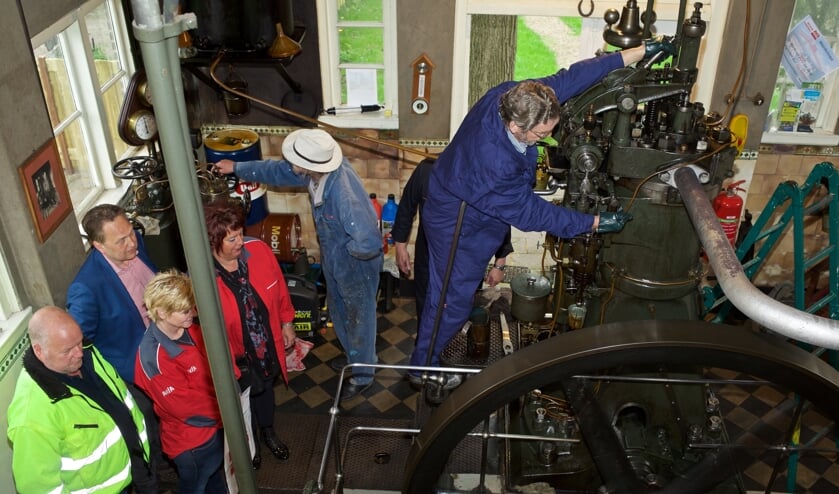 Het monumentale dieselgemaal uit 1913 aan de Cort van der Lindenkade 33.