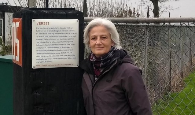 Mirjam Noach, Polderdichter Haarlemmermeer, schreef het gedicht voor Verhalenpaal 'Verzet', te vinden aan de Rijnlanderweg 1253.
