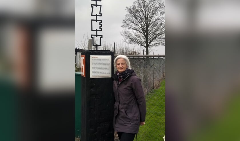 Mirjam Noach, Polderdichter Haarlemmermeer, schreef het gedicht voor Verhalenpaal 'Verzet', te vinden aan de Rijnlanderweg 1253.