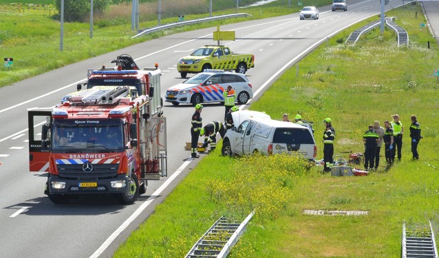 Meerdere hulpdiensten rukken uit om de gewonden te helpen.