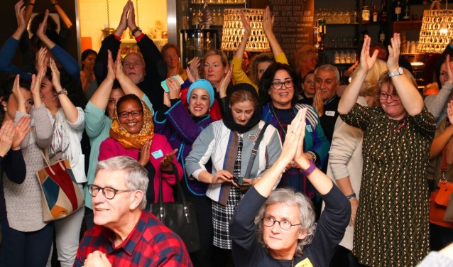 Tijdens de Avonden van Ontmoetingen schoven Nederlanders in speeddate-vorm aan tafel bij nieuwkomers uit alle windstreken.