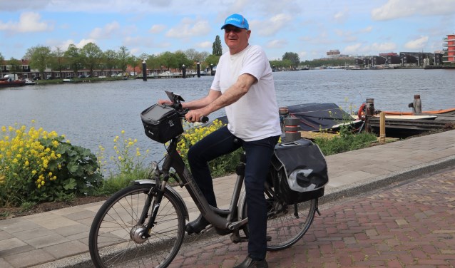 Frank Langenberg op zijn electrische fiets.