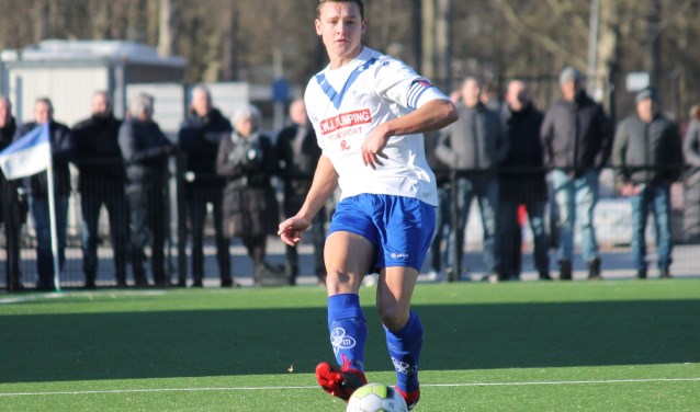 Aanvoerder Twan Verswijveren ziet zijn penalty gestopt worden.