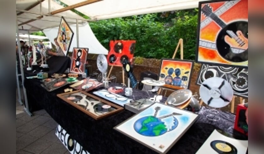 Allerlei kunstwerken zijn er te zien op de Cultuurmarkt.