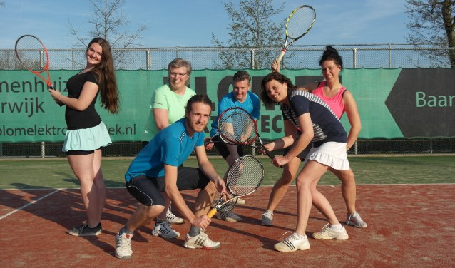 De Tropentoernooicommissie met van links naar rechts Kim Velema,Gerda Veldhuis, Lars Betjes, Rob Ruiter, Jacqueline de Kort en Joyce Duinkerken