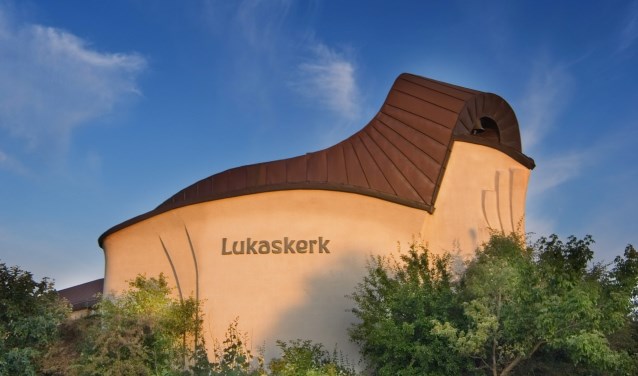 Lukaskerk. Het organische gebouw is een modern monument.